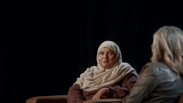 Video Reference: Performing arts, Comfort, Entertainment, Event, Acting, Conversation, Sitting, Drama, Performance art, Fun