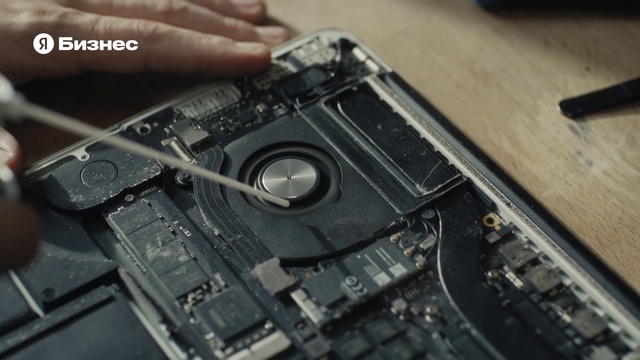 Video Reference: Circuit component, Electronic engineering, Engineering, Font, Computer hardware, Electronic component, Personal computer hardware, Electric blue, Audio equipment, Pattern