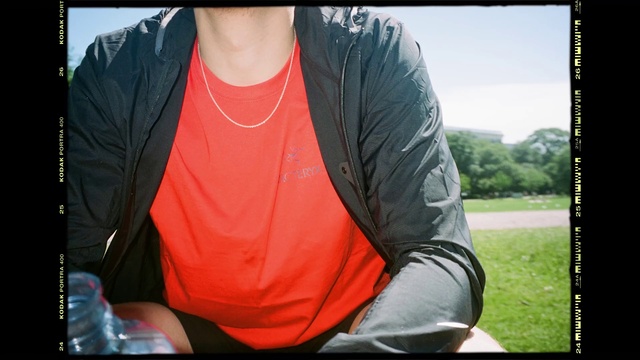 Video Reference: Shoulder, Sleeve, Flash photography, Elbow, Grass, T-shirt, Tree, Eyewear, Street fashion, Sportswear