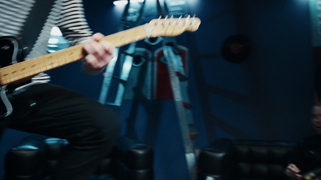 Video Reference: Musician, Guitar accessory, Gesture, Entertainment, Music, Performing arts, Music artist, Guitar, Elbow, String instrument accessory