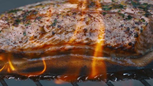 Video Reference: Food, Ingredient, Recipe, Cuisine, Liquid, Dish, Wood, Roasting, Cooking, Pork