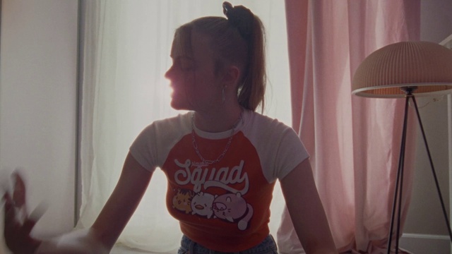 Video Reference: Sleeve, Happy, Fun, T-shirt, Tints and shades, Elbow, Comfort, Toddler, Room, Sitting