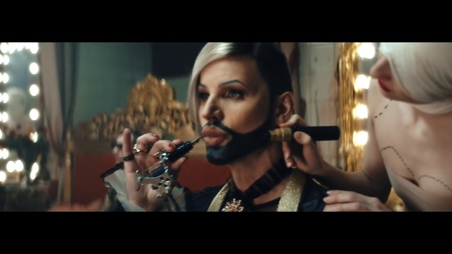 Video Reference: Lip, Mouth, Eyelash, Lipstick, Jaw, Flash photography, Makeover, Entertainment, Event, Jewellery