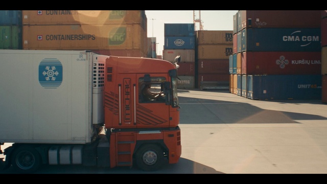 Video Reference: Wheel, Tire, Vehicle, Motor vehicle, Automotive lighting, Automotive tire, Automotive design, Truck, Asphalt, Automotive exterior