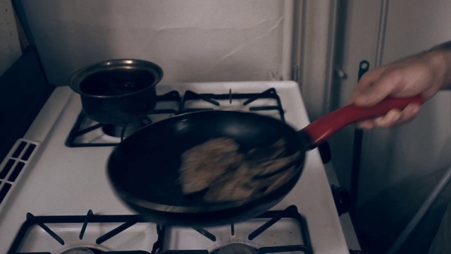 Video Reference: Food, Frying pan, Gas stove, Cooktop, Kitchen stove, Kitchen appliance, Kitchen utensil, Recipe, Stove, Ingredient