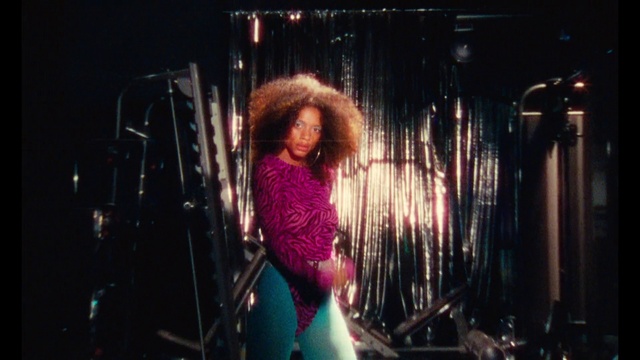 Video Reference: Musician, Purple, Flash photography, Performing arts, Entertainment, Music, Music artist, Artist, Fun, Music venue