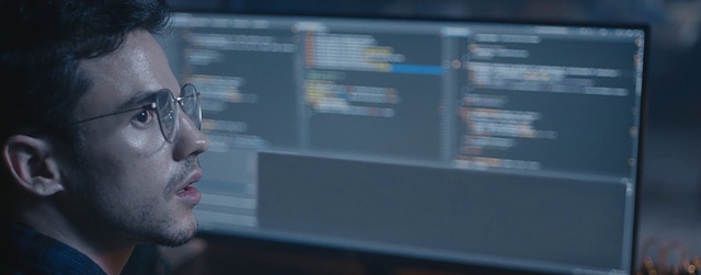 Video Reference: Vision care, Sunglasses, Goggles, Eyewear, Hat, Audio equipment, Font, Beard, Display device, Multimedia