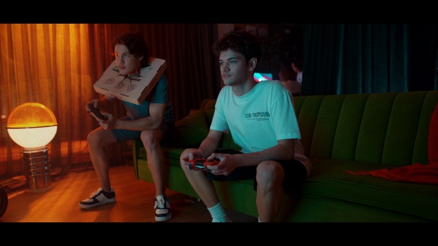 Video Reference: Shorts, Shoe, Thigh, Flash photography, Comfort, Lap, Leisure, Fun, Sneakers, Knee