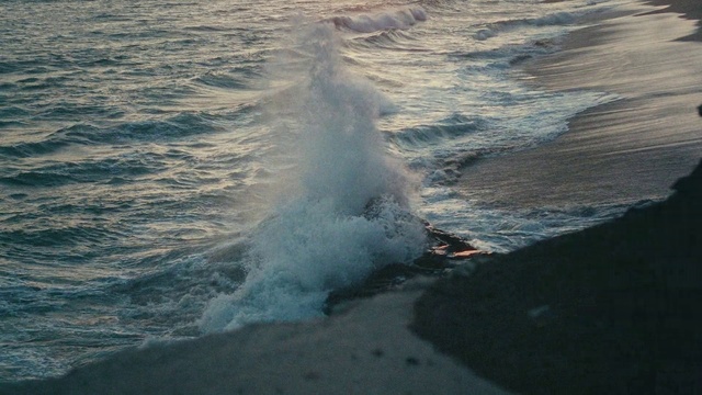Video Reference: Water, Water resources, Liquid, Fluid, Body of water, Watercourse, Coastal and oceanic landforms, Wind wave, Horizon, Waterway