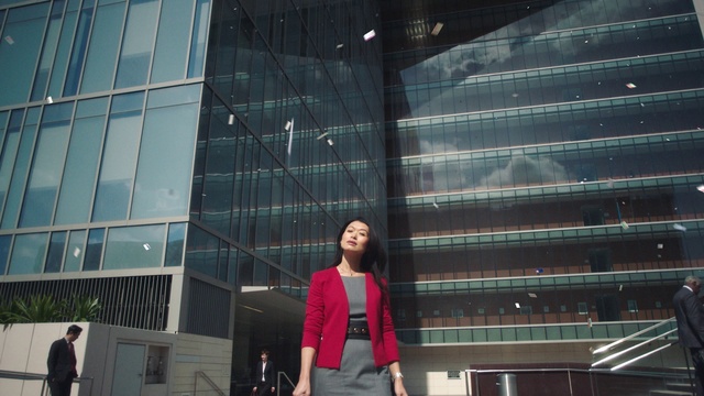 Video Reference: Building, Tower block, Architecture, City, Metropolitan area, Facade, Commercial building, Urban area, Metropolis, Condominium