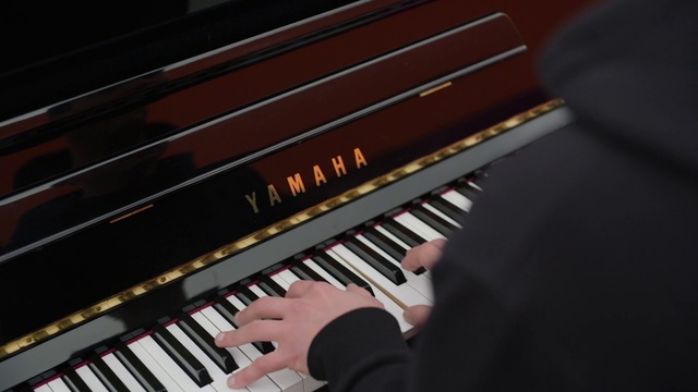 Video Reference: Musical instrument, Piano, Keyboard, Musical instrument accessory, Human body, Music, Electronic musical instrument, Technology, Electronic device, Entertainment