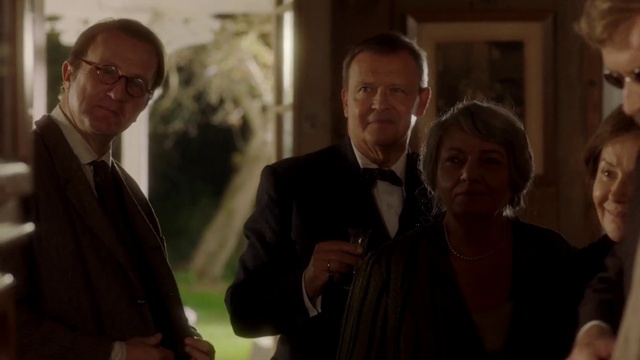 Video Reference: Glasses, Gesture, Interaction, Tie, Formal wear, Blazer, Event, White-collar worker, Conversation, Suit