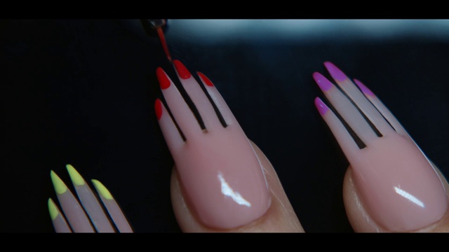 Video Reference: Window, Gesture, Thumb, Finger, Nail, Automotive design, Cutlery, Peripheral, Personal protective equipment, Wrist