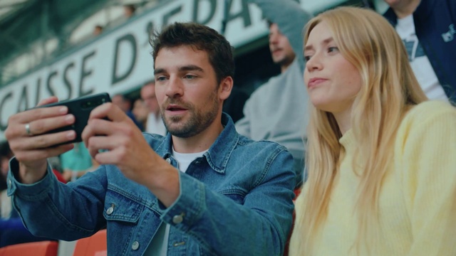 Video Reference: Face, Hairstyle, Daytime, Facial expression, Beard, Gesture, Fun, Happy, Event, Youth