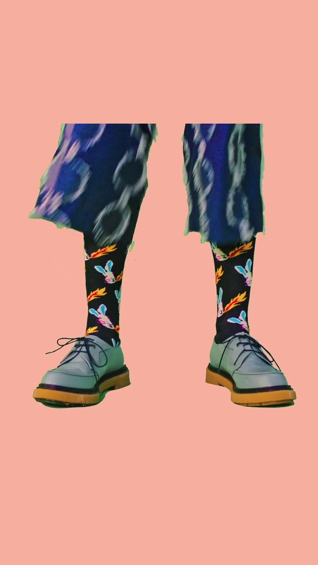 Video Reference: Footwear, Shoe, Trousers, Leg, Sleeve, Knee, Thigh, Street fashion, Sportswear, Art