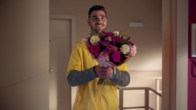 Video Reference: Flower, Purple, Gesture, Creative arts, Plant, Petal, Pink, Flower Arranging, Happy, Smile