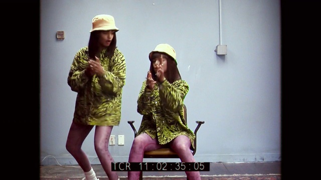 Video Reference: Purple, Hat, Flash photography, Sun hat, Entertainment, Fashion design, Thigh, Fedora, Performing arts, Knee