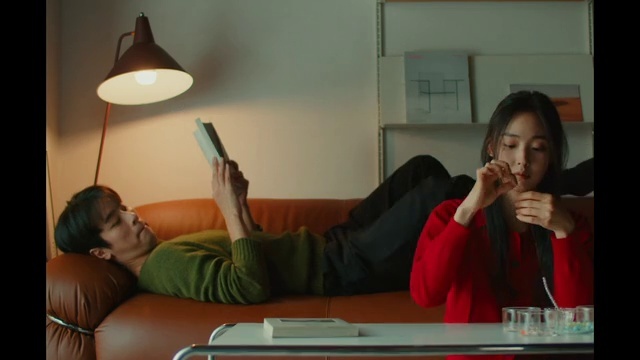 Video Reference: Joint, Hand, Arm, Muscle, Comfort, Gesture, Lamp, Thigh, Fun, Wood