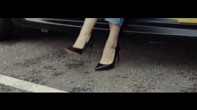 Video Reference: Leg, Road surface, Asphalt, Wood, Thigh, Calf, Knee, Flooring, Vehicle door, Sportswear