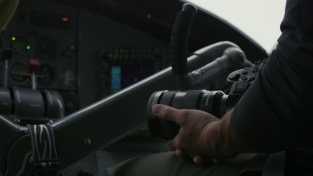 Video Reference: Vehicle, Automotive mirror, Speedometer, Hood, Automotive design, Gesture, Steering wheel, Car, Automotive lighting, Rear-view mirror