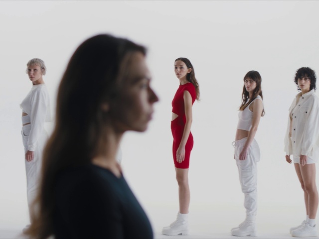 Video Reference: Gesture, Street fashion, Fashion design, Happy, Waist, Leisure, Thigh, Event, Fun, Human leg