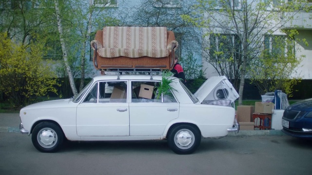 Video Reference: Wheel, Tire, Car, Land vehicle, Vehicle, Vehicle registration plate, Window, Automotive parking light, Motor vehicle, Tree