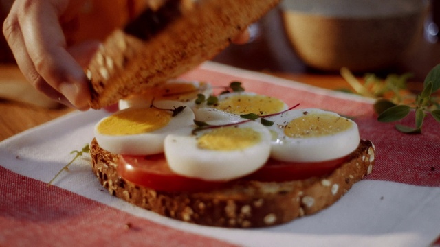 Video Reference: Food, Sliced bread, Tableware, Ingredient, Recipe, Baked goods, Cuisine, Graham bread, Dish, Bread