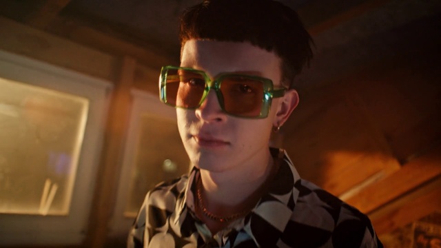 Video Reference: Forehead, Lip, Vision care, Eyebrow, Picture frame, Goggles, Eyewear, Flash photography, Jaw, Fashion