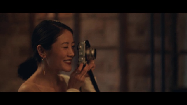 Video Reference: Smile, Flash photography, Violin family, Happy, Musician, Entertainment, Performing arts, Audio equipment, Music, Musical instrument