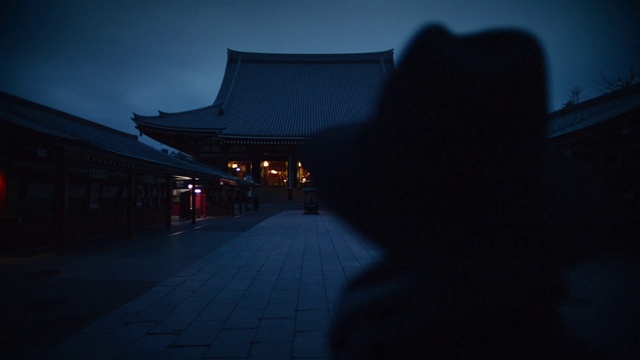 Video Reference: Sky, Dusk, Cloud, Chinese architecture, Travel, Tints and shades, City, Midnight, Building, Road surface