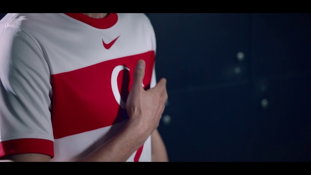 Video Reference: Sports uniform, Sports jersey, Jersey, Sleeve, Gesture, Sports gear, Sportswear, Font, Elbow, T-shirt