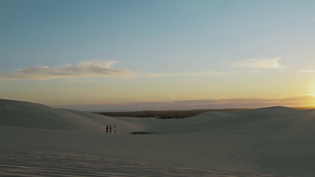 Video Reference: Sky, Cloud, Slope, Terrain, Horizon, Singing sand, Dune, Geological phenomenon, Landscape, Mountain