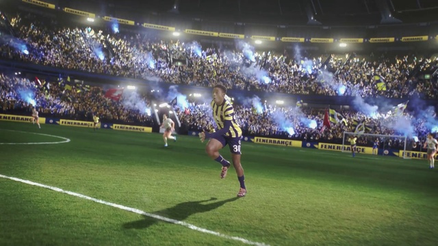 Video Reference: Atmosphere, Sports equipment, Player, Sky, Grass, Soccer, Fan, Ball game, Shorts, Competition event