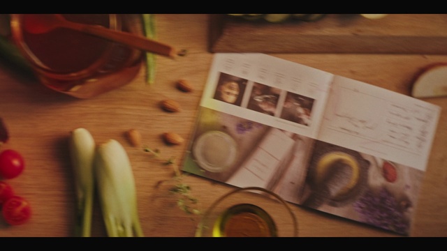 Video Reference: Wood, Nail, Finger, Material property, Money, Currency, Ingredient, Cash, Banknote, Recipe