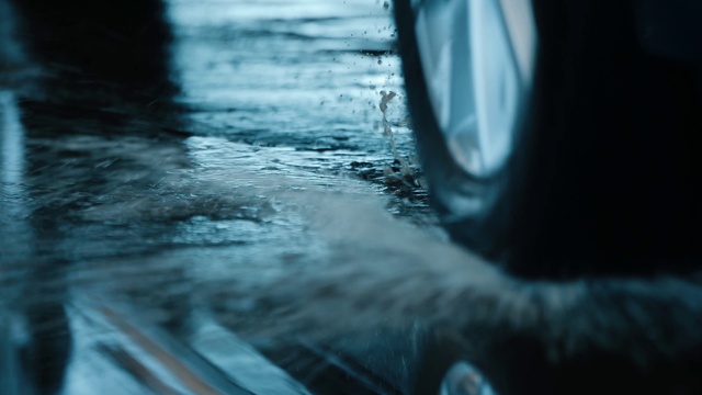Video Reference: Water, Tire, Automotive lighting, Automotive tire, Hood, Wheel, Tread, Road surface, Asphalt, Fender