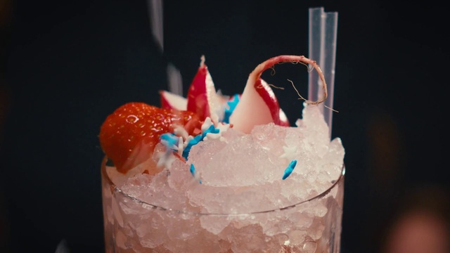 Video Reference: Food, Ingredient, Liquid, Cuisine, Cream, Tableware, Cake decorating supply, Alcoholic beverage, Frozen dessert, Dish