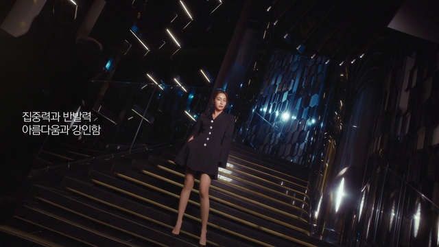 Video Reference: Flash photography, Entertainment, Performing arts, Fashion design, Electric blue, Midnight, Event, Space, Darkness, Formal wear