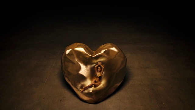Video Reference: Gold, Amber, Wood, Art, Sculpture, Heart, Metal, Jewellery, Carving, Fashion accessory