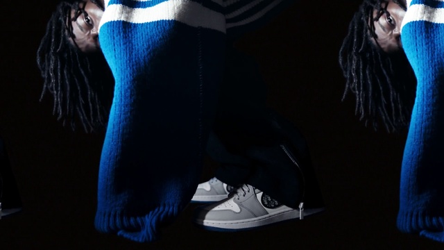 Video Reference: Shoulder, Blue, Street fashion, Neck, Human body, Sleeve, Dress, Waist, Thigh, Gesture