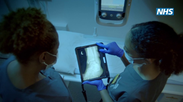 Video Reference: Glasses, Vision care, Mouth, Hearing, Eyewear, Jaw, Gadget, Science, Fun, Electronic device