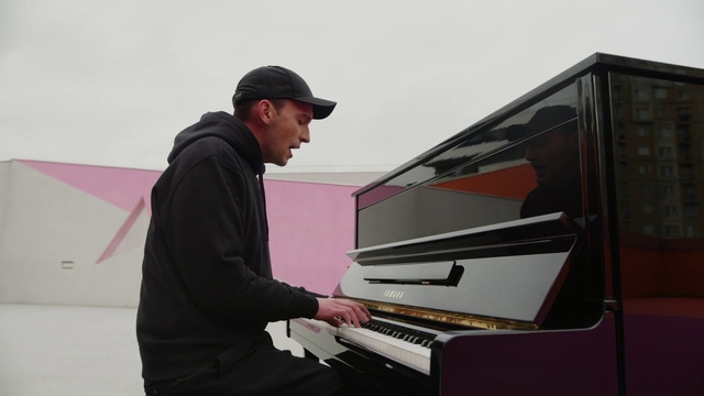 Video Reference: Musical instrument, Piano, Keyboard, Musical keyboard, Pianist, Cap, Baseball cap, Jazz pianist, Organist, Electronic musical instrument
