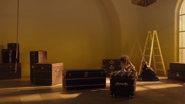 Video Reference: Wood, Musical instrument, Interior design, Flooring, Music, Hardwood, Event, Entertainment, Art, Space