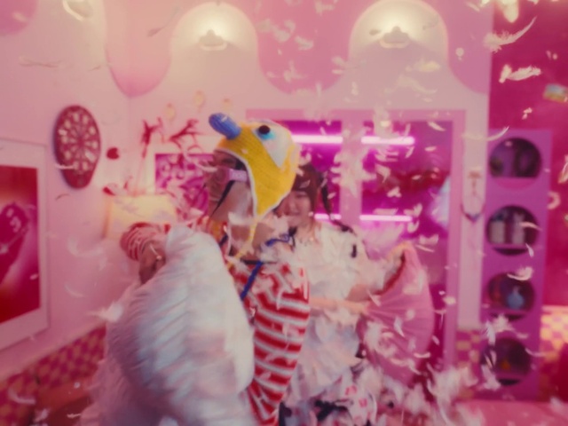 Video Reference: Bird, Purple, Toy, Organism, Pink, Violet, Magenta, Fun, Plant, Event