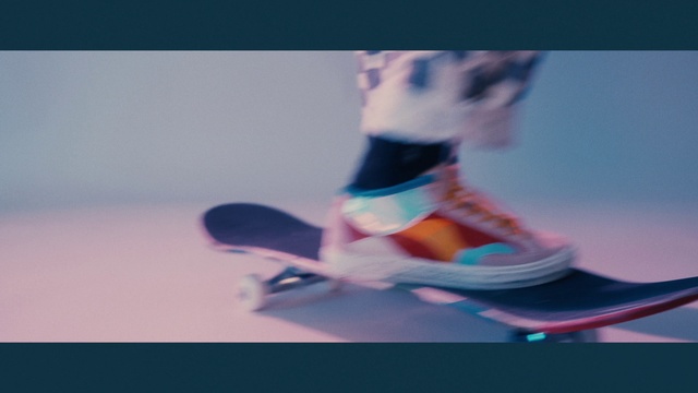 Video Reference: Sportswear, Knee, Thigh, Sneakers, Font, Elbow, Entertainment, Human leg, Electric blue, Balance