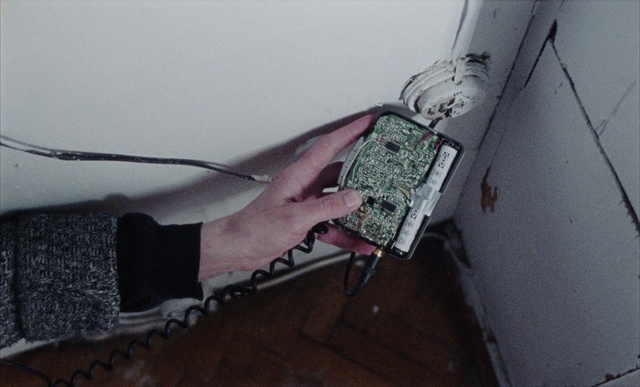 Video Reference: Hood, Automotive lighting, Vehicle door, Bumper, Windshield, Wood, Wrist, Windscreen wiper, Fashion accessory, Automotive exterior