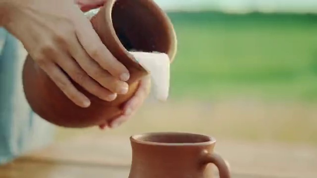 Video Reference: Drinkware, Tableware, Cup, Dishware, Serveware, Gesture, Coffee cup, Finger, Wood, Tea
