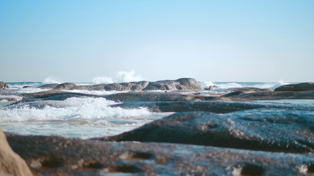 Video Reference: Water, Sky, Cloud, Natural landscape, Horizon, Wind wave, Landscape, Headland, Wind, Hill