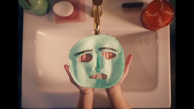 Video Reference: Head, Eye, Eyelash, Eyewear, Art, Red, Jewellery, Personal protective equipment, Event, Earrings