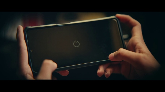 Video Reference: Communication Device, Mobile phone, Gadget, Portable communications device, Gesture, Finger, Material property, Thumb, Telephony, Mobile device