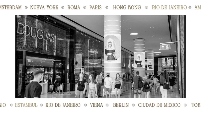 Video Reference: Human, Font, Black-and-white, Line, Customer, City, Retail, Event, Monochrome photography, Publication